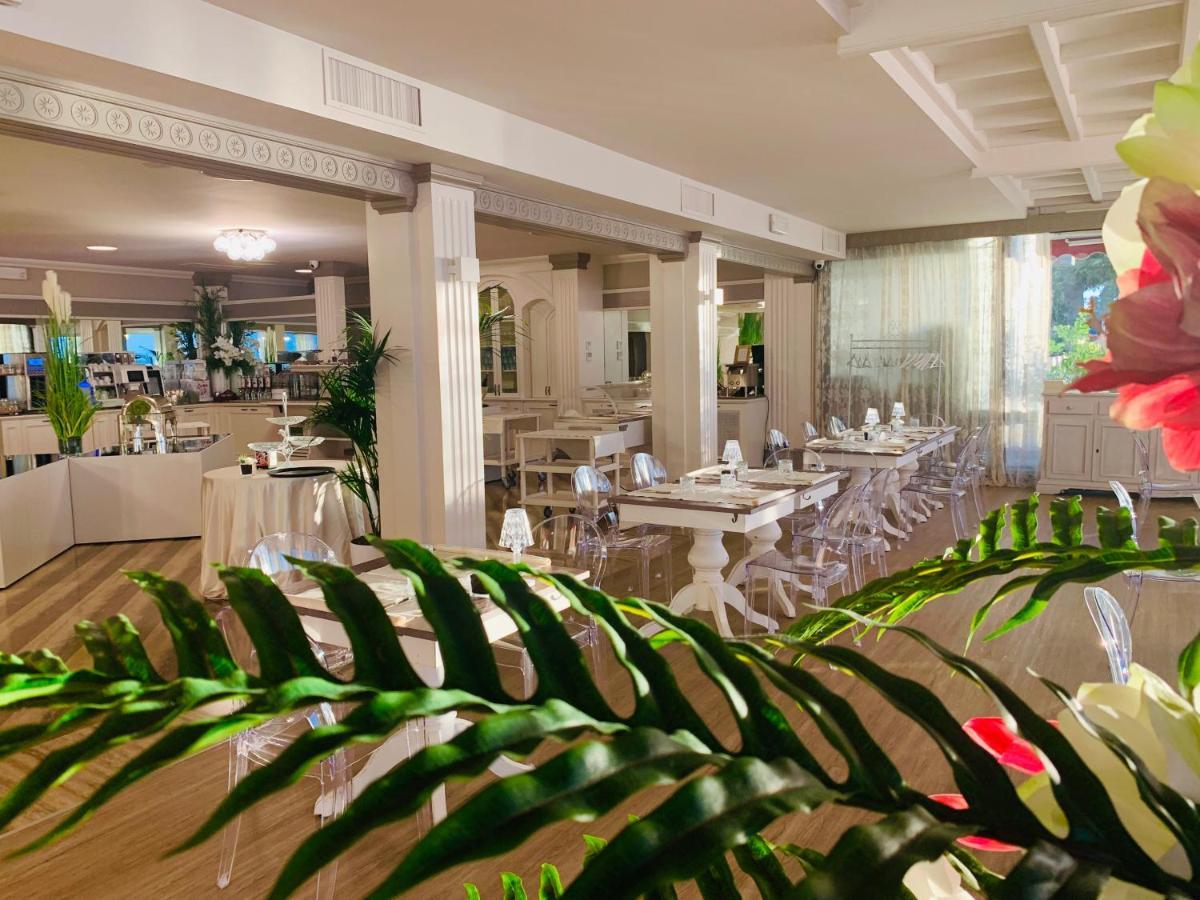 Hotel Aquila D'Oro Desenzano Desenzano del Garda Exterior foto