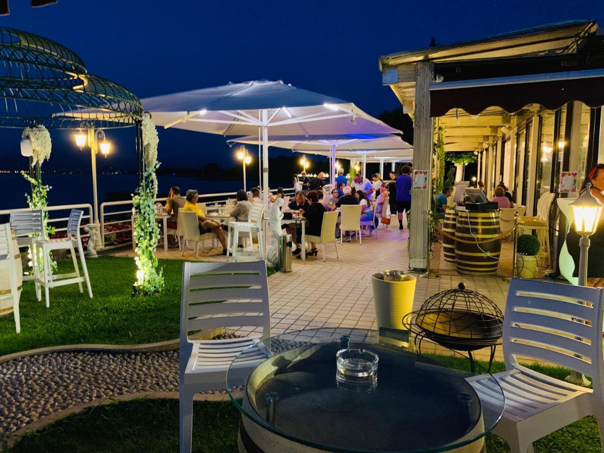Hotel Aquila D'Oro Desenzano Desenzano del Garda Exterior foto