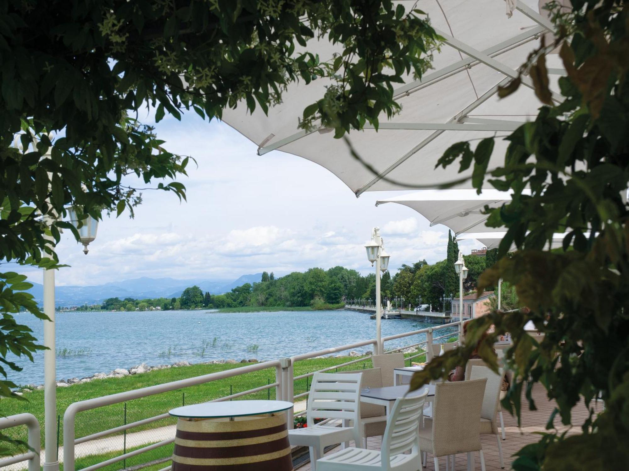 Hotel Aquila D'Oro Desenzano Desenzano del Garda Exterior foto