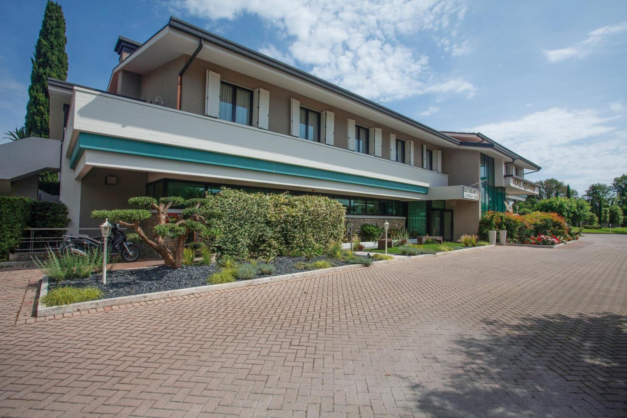 Hotel Aquila D'Oro Desenzano Desenzano del Garda Exterior foto