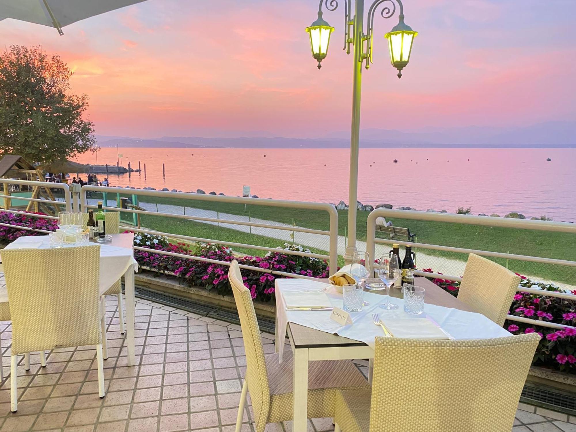 Hotel Aquila D'Oro Desenzano Desenzano del Garda Exterior foto