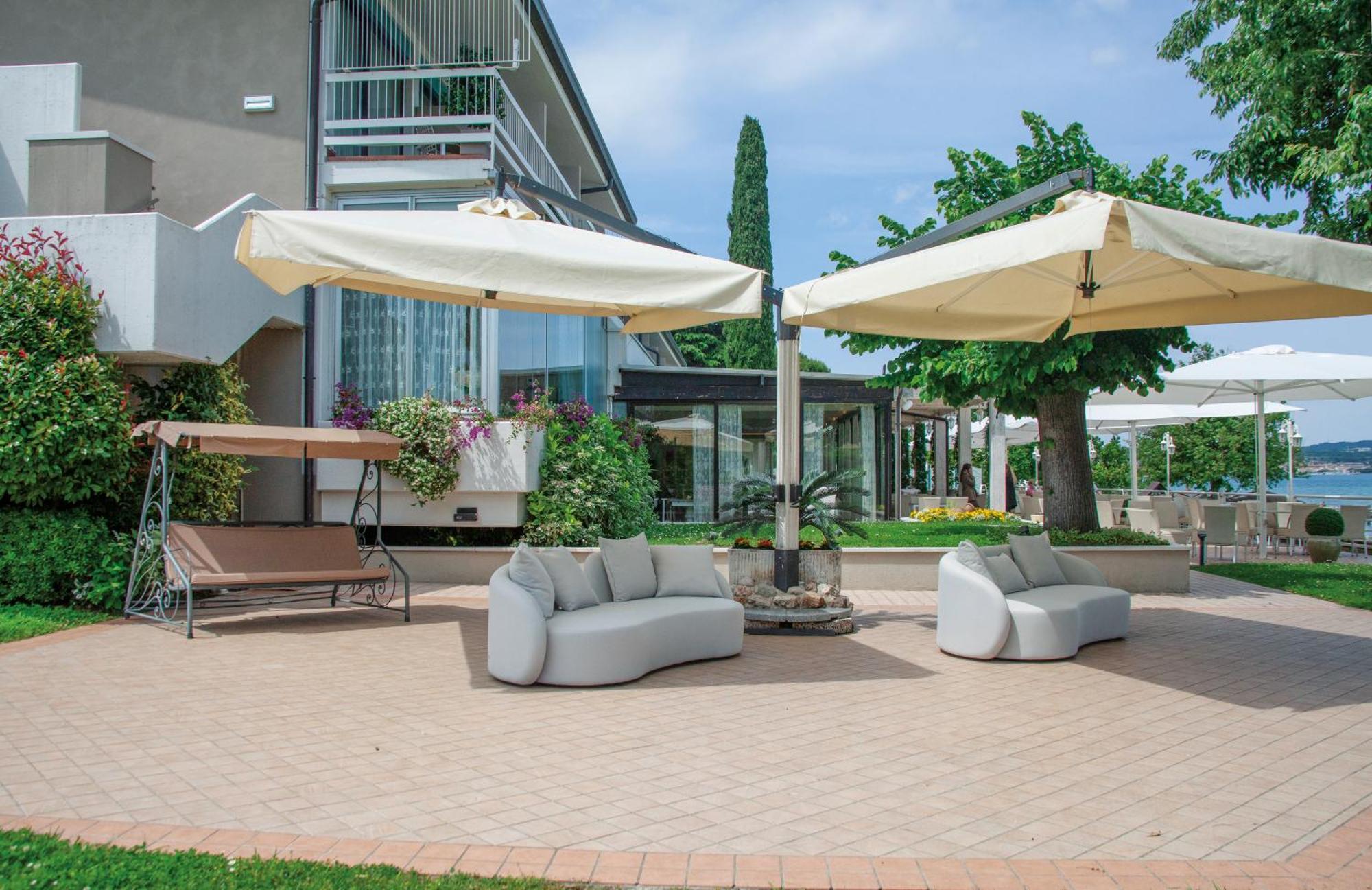 Hotel Aquila D'Oro Desenzano Desenzano del Garda Exterior foto