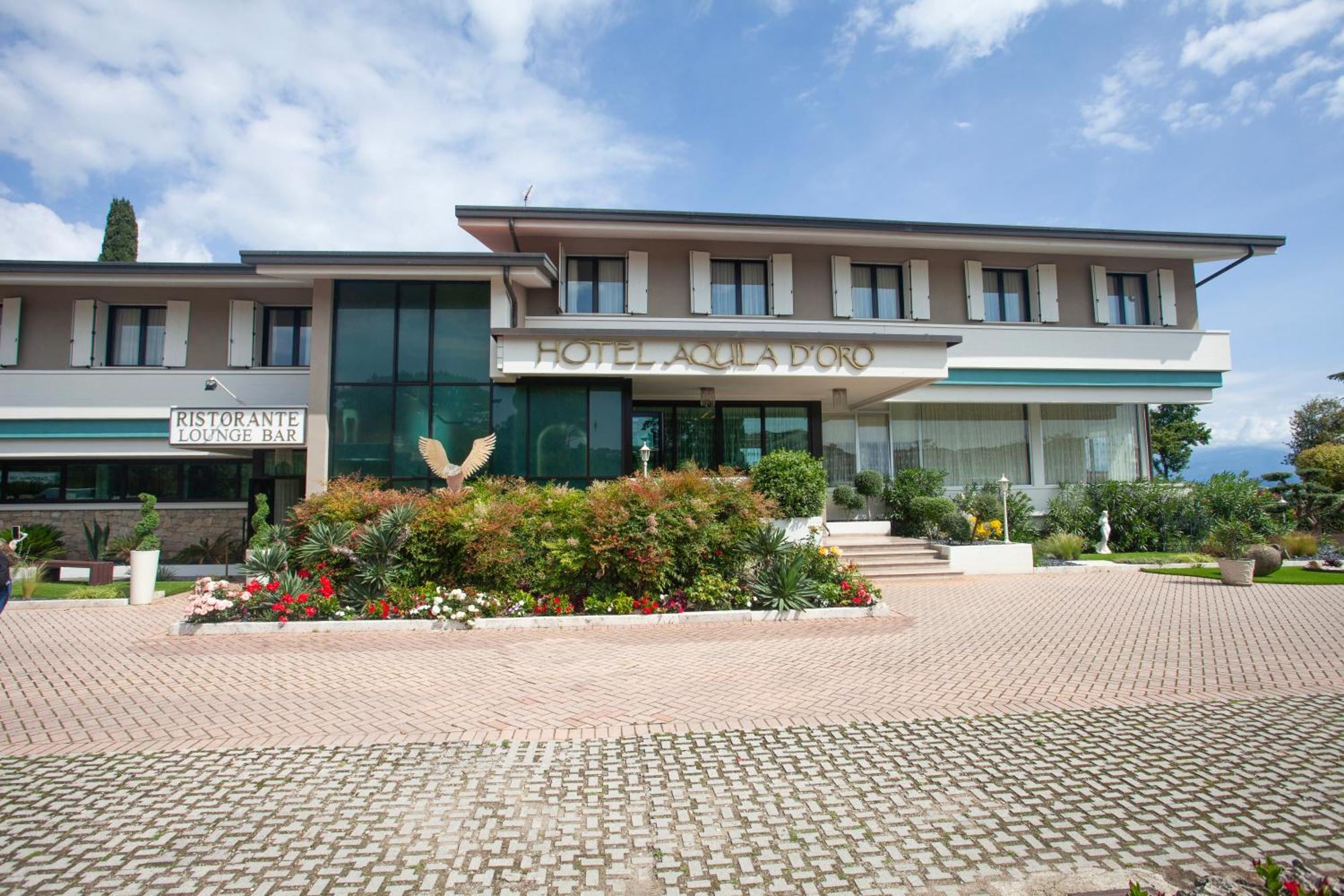 Hotel Aquila D'Oro Desenzano Desenzano del Garda Exterior foto