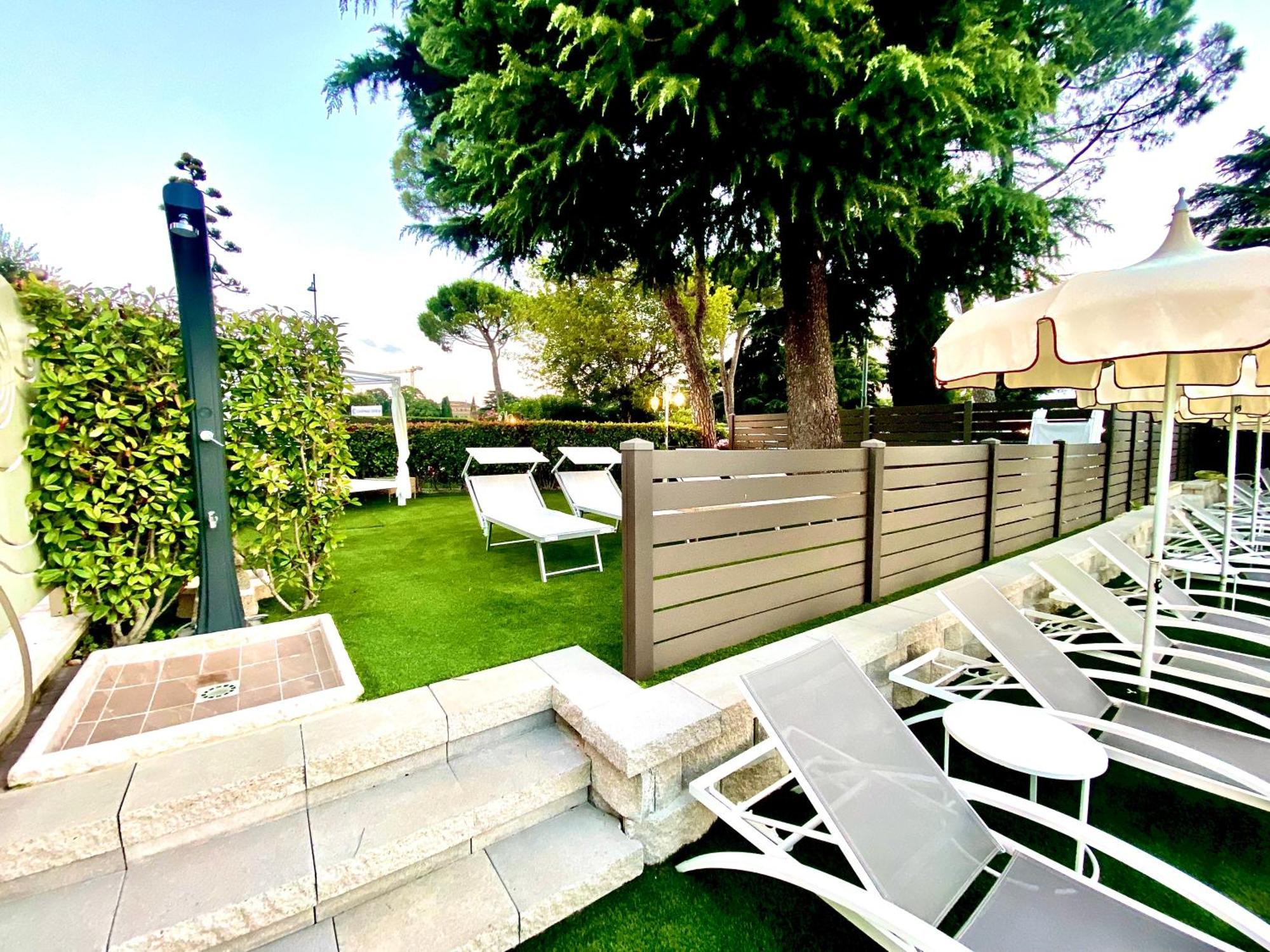 Hotel Aquila D'Oro Desenzano Desenzano del Garda Exterior foto